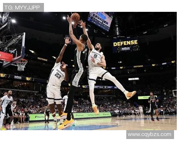 灰熊在季后赛中以四比二战胜马刺成功晋级展现强大实力与团队合作精神