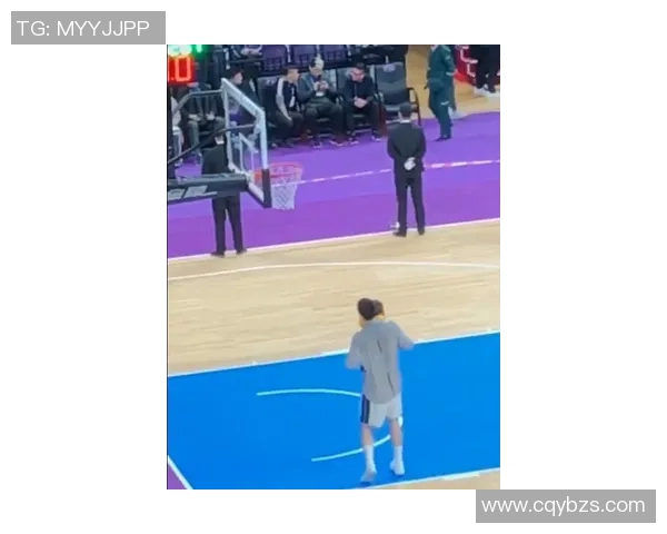 在篮球场上与偶像篮球明星的意外邂逅与梦想成真的奇妙瞬间